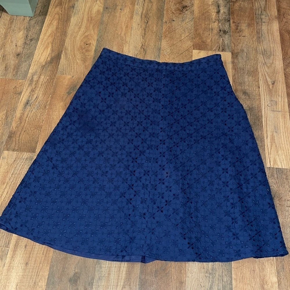 Liz Claiborne Skirt.  Lined.  100%‎ Cotton Shell. Size 6